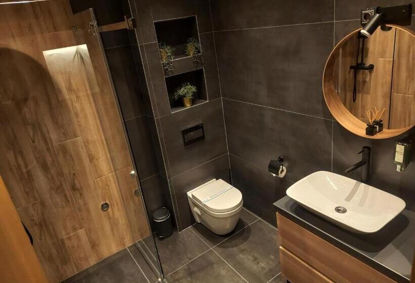 اتاق استاندارد با وان آب گرم, Corso Rooms City Centre