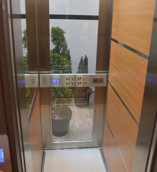 اتاق استاندارد با وان آب گرم, Corso Rooms City Centre