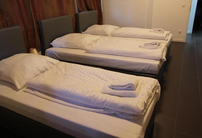 标准三人间, David S Hostel