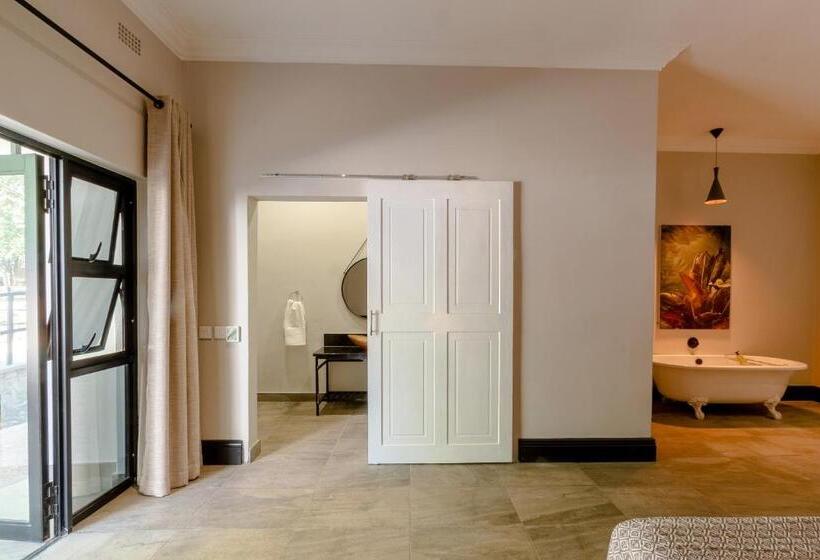 اتاق سوپریور با چشم‌انداز باغ, Nkosi Guest Lodge