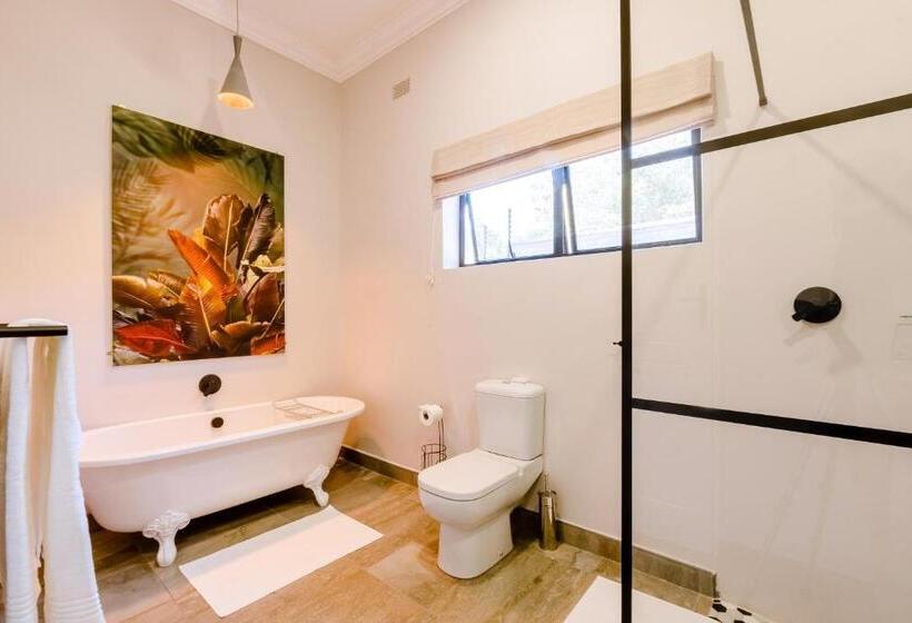 اتاق سوپریور سه تخته, Nkosi Guest Lodge