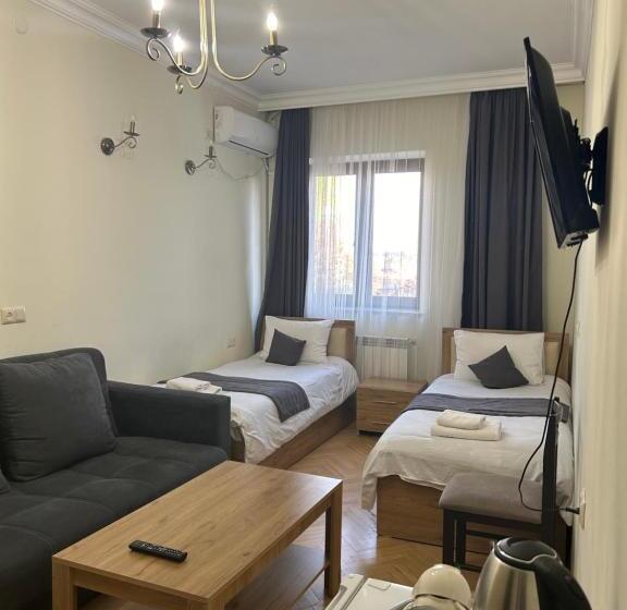 Economy Triple Room, V.mod