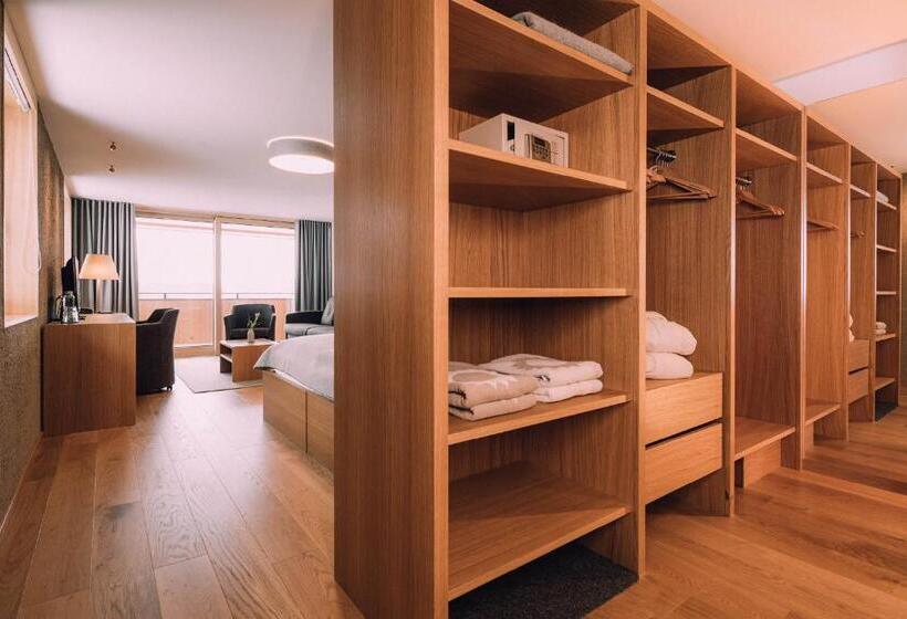 Suíte Júnior com Sacada, Naturhotel Chesa Valisa