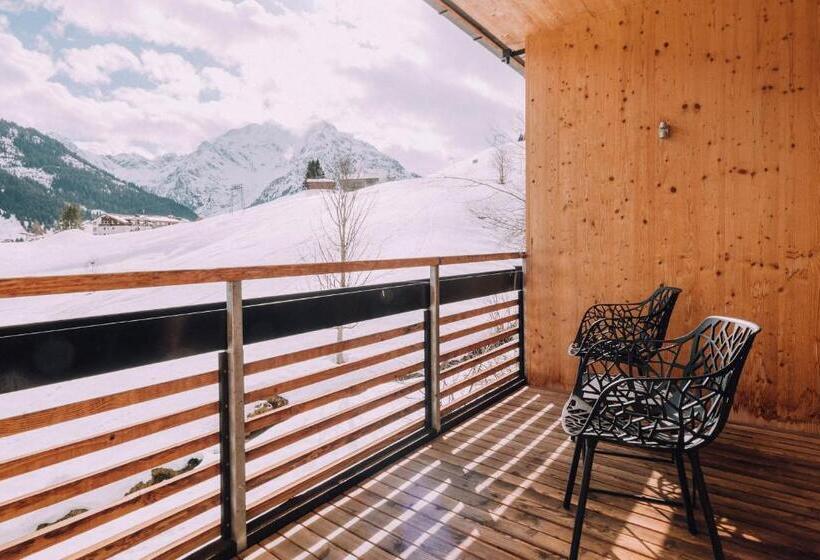 Полулюкс с Балконом, Naturhotel Chesa Valisa