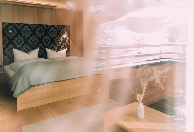 Люкс Вид на Горы, Naturhotel Chesa Valisa