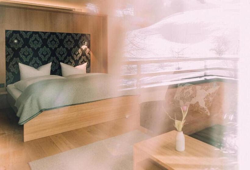 Люкс Вид на Горы, Naturhotel Chesa Valisa