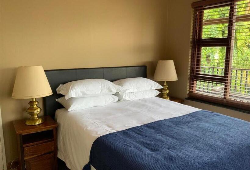Quarto Estandar Vista Piscina, Marina Views Guesthouse