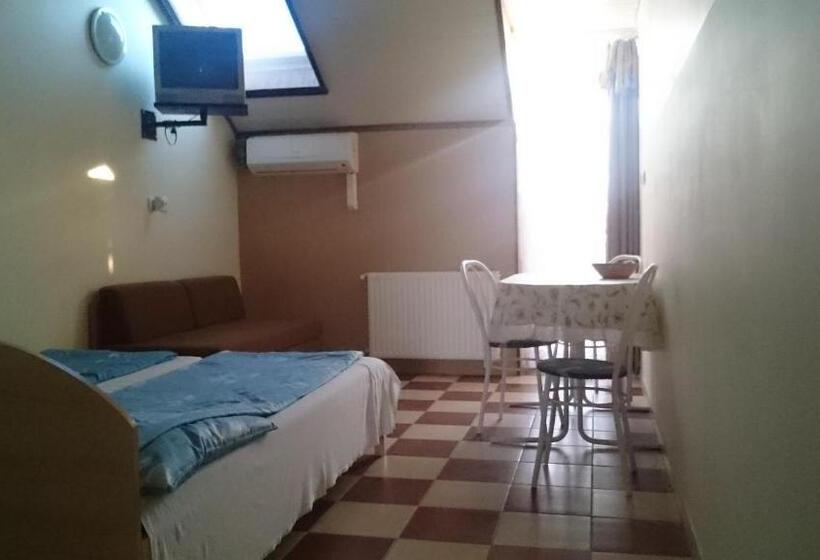 Студия Стандарт, Margaréta Apartmanház