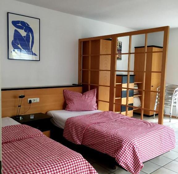 Трехместный Номер Стандарт с Балконом, Apartmenthaus Home24