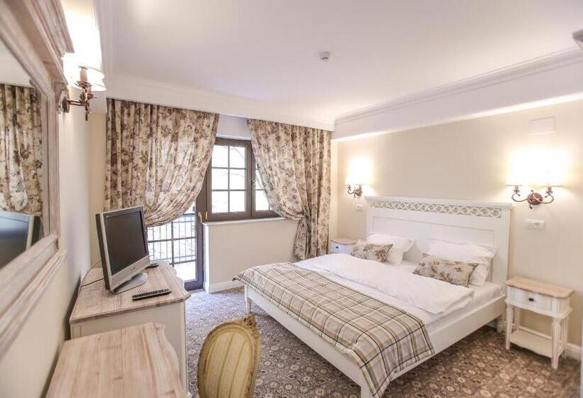 اتاق استاندارد با بالکن, Pensiunea Dimitrios & Spa   Băile Herculane  Valea Cernei Terapie Spa  Relaxare A Minții și A Trupul