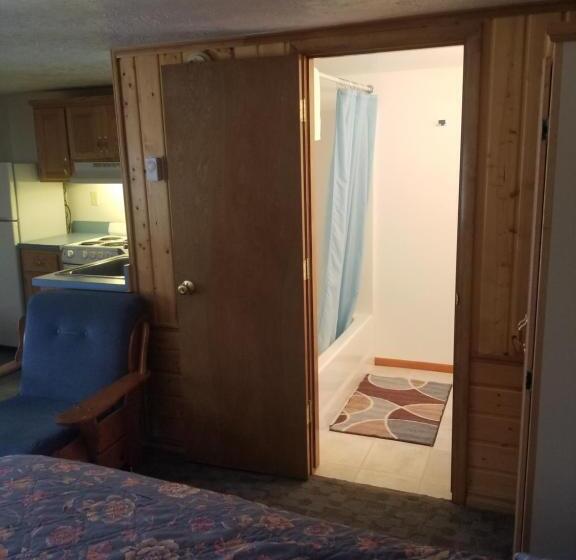 Люкс, Westwood Motel