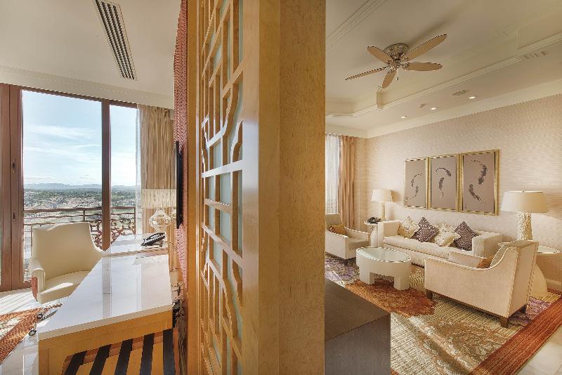سوئیت با چشم‌انداز زمین گلف, Intercontinental Grand Ho Tram