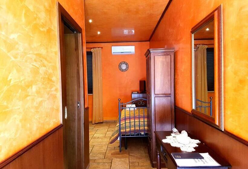 Номер Стандарт Трехместный, Villa Elisabetta