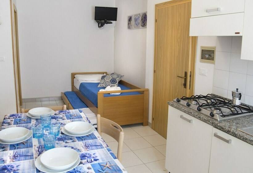 Escritório Clássico, Isa Double Room In Hotel With Swimming Pool In Marina Di Cecina, Just 10 Meters From The Sea