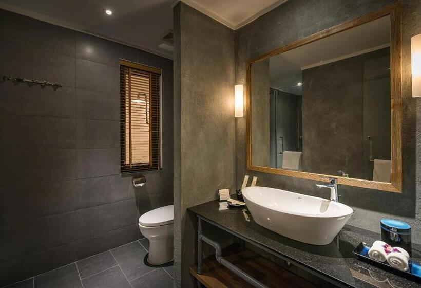 سوئیت پریمیوم, Bespoke Trendy Hotel Hanoi
