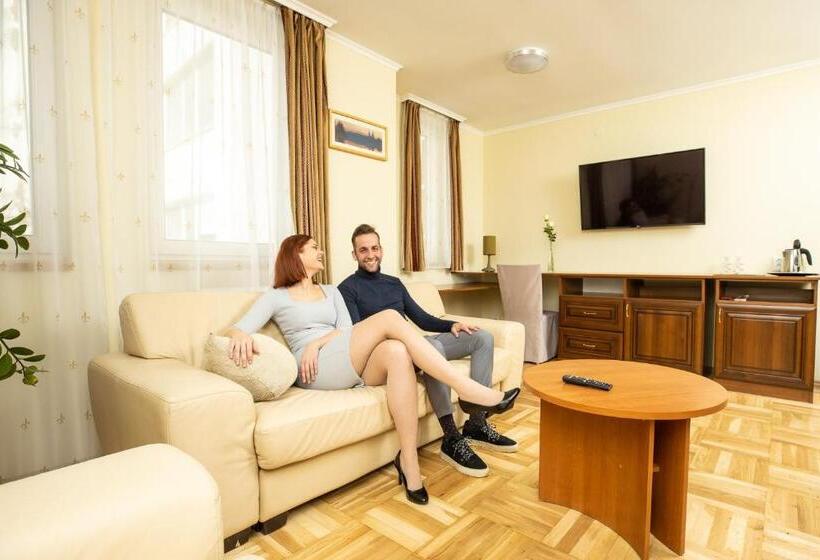 Люкс, Dóm