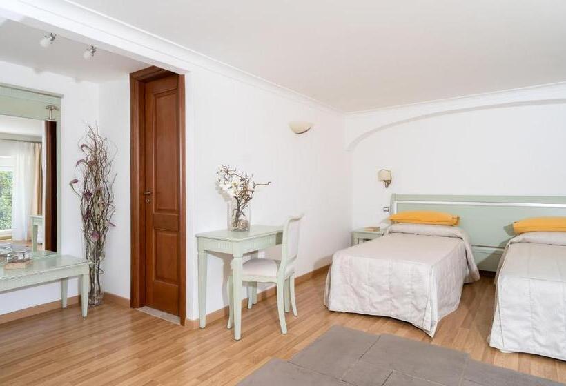 سوییت جونیور با چشم‌انداز جانبی دریا, Villa Ceselle