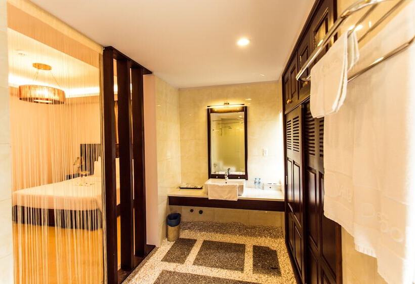 اتاق پریمیوم با چشم‌انداز باغ, Villa Del Sol Beach Resort & Spa