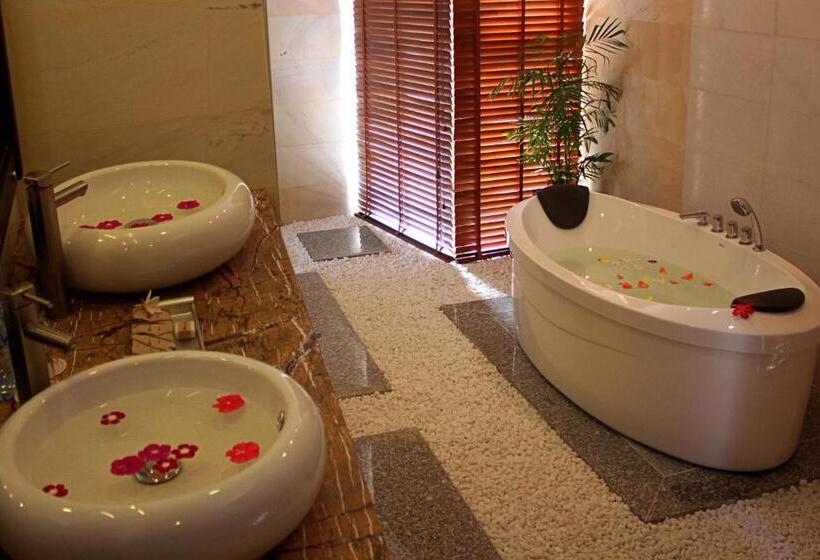 اتاق پریمیوم با چشم‌انداز باغ, Villa Del Sol Beach Resort & Spa