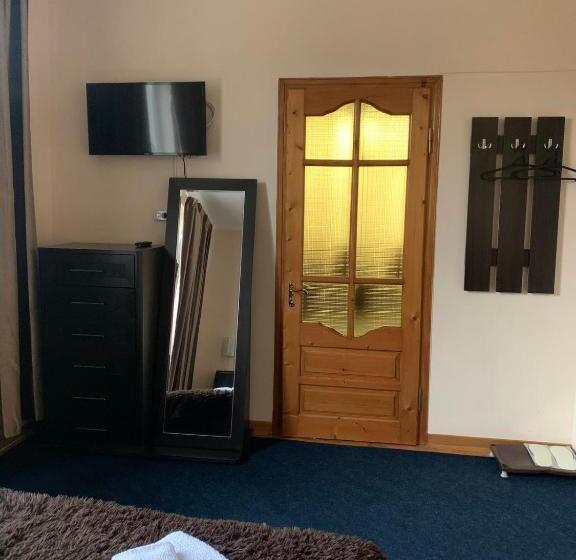 חדר סטנדרט לשלושה עם מרפסת, Mini Hotel Sakvoyage