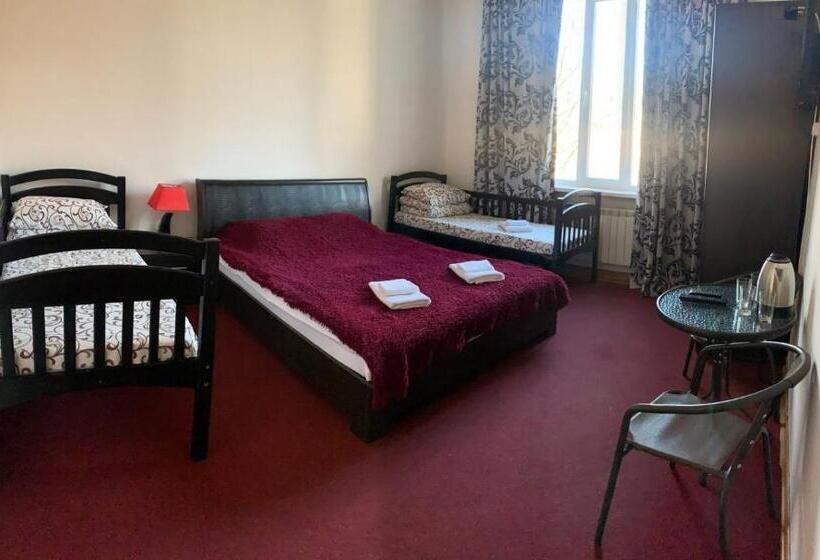 חדר משפחתי, Mini Hotel Sakvoyage