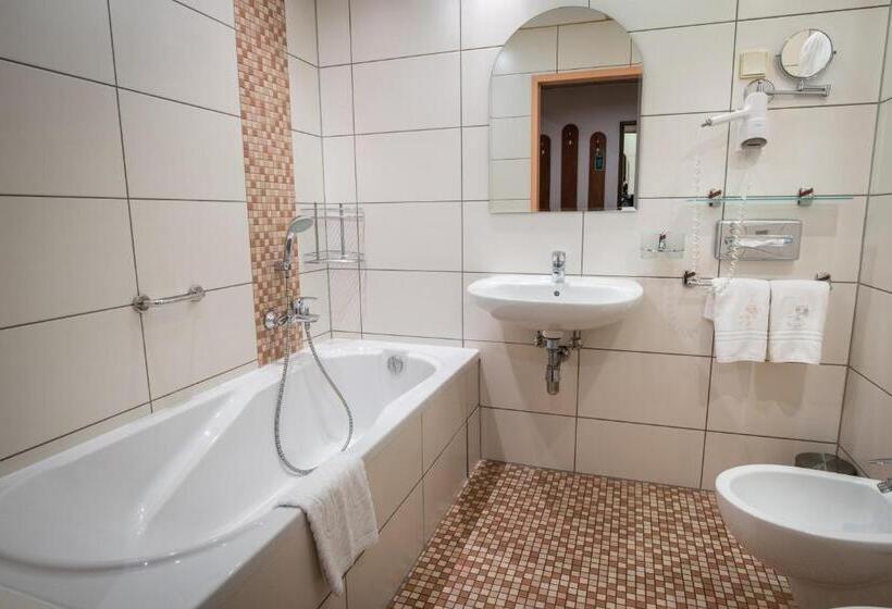 Номер Стандарт, Skyhotelgwarna