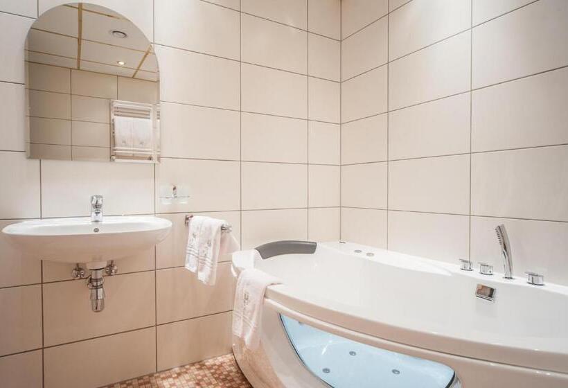 Полулюкс, Skyhotelgwarna