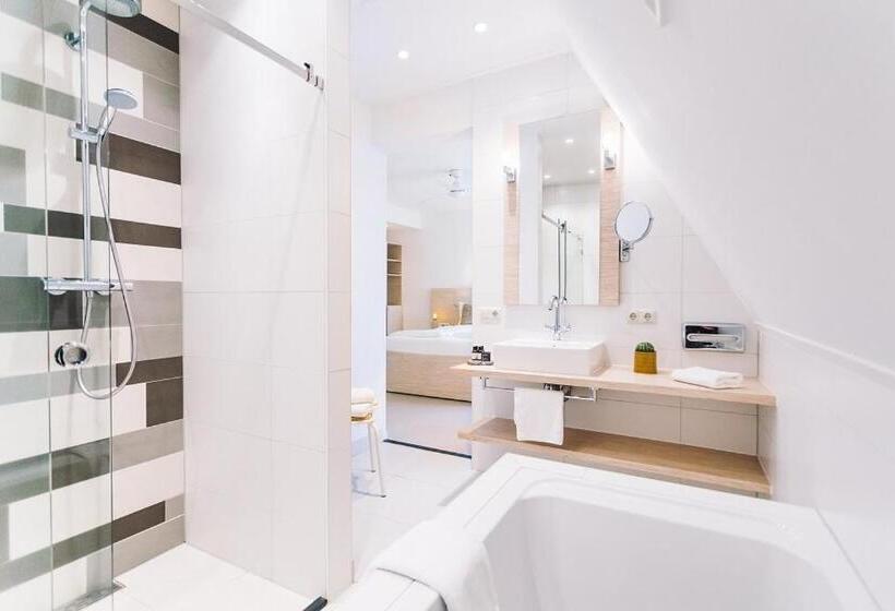 디럭스 스위트, Logement Overzee