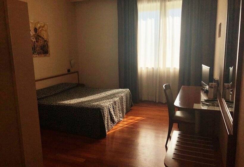 اتاق استاندارد, Ristorante Dragonara