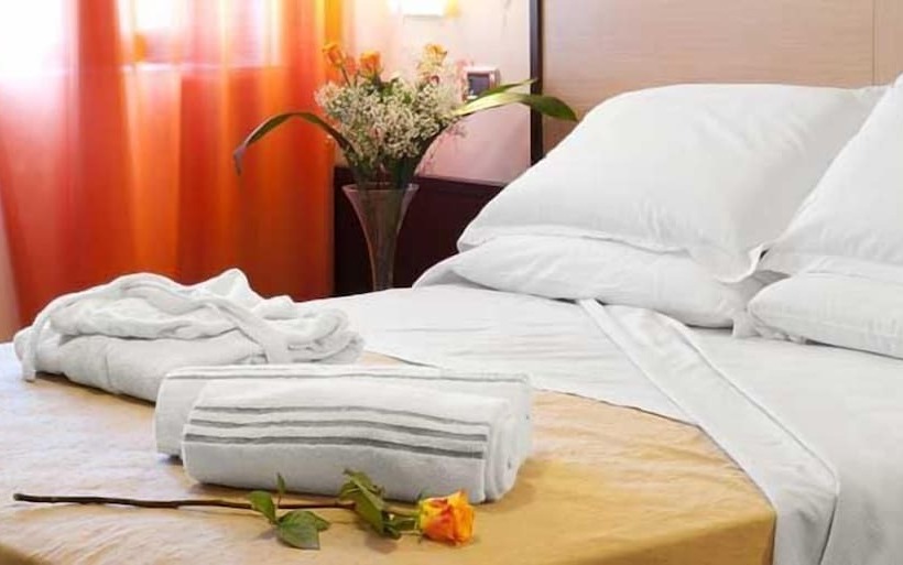 Economy Quadruple Room, Ristorante Dragonara