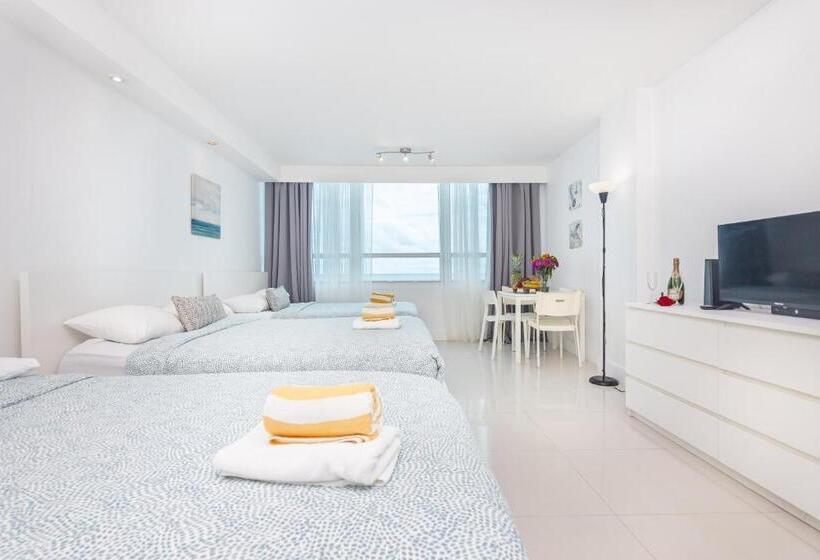Deluxe Suite Sea View, Girasole Rentals