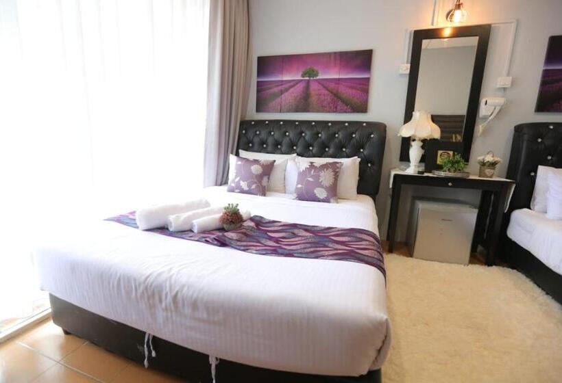 Standard Room, Ghazrins Garuda Jb