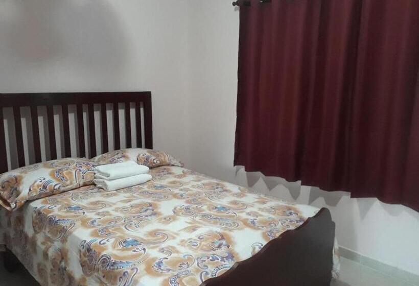 Номер Стандарт, Room In Guest Room   Apartahotel Next Nivel   Queen Room With Fan