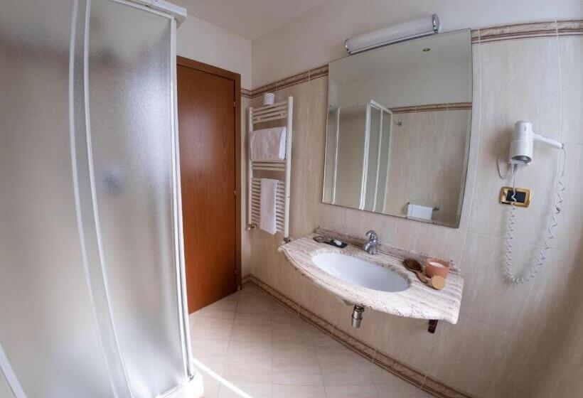 Трехместный Номер Классика, Grand Hotel Elite