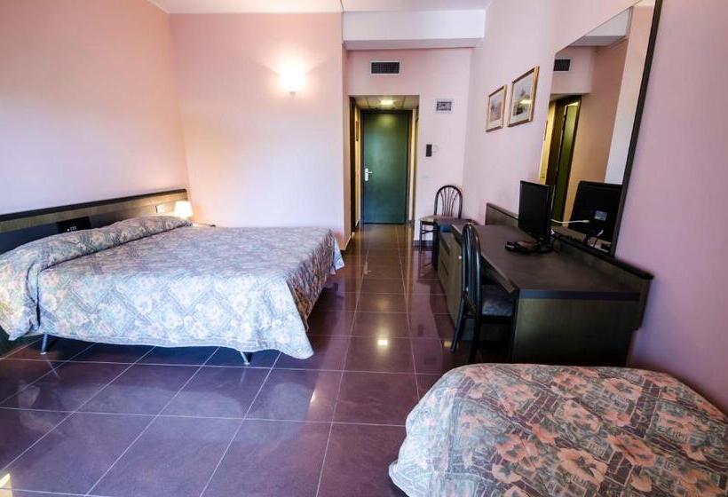 Quarto Triplo Estandar, Torre Del Sole