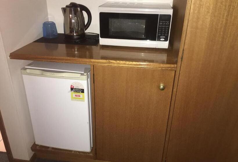Семейный Номер, Golden Chain Aalana Motor Inn