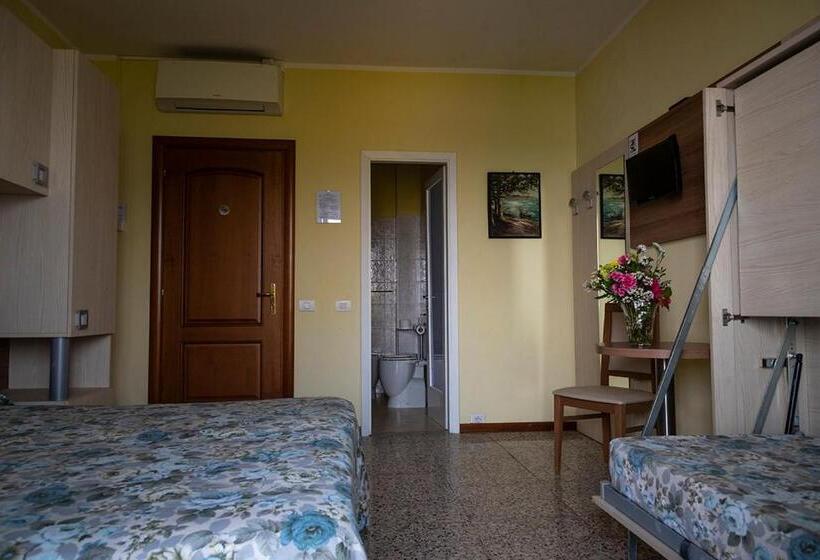 اتاق استاندارد سه نفره, Villa Ruscello