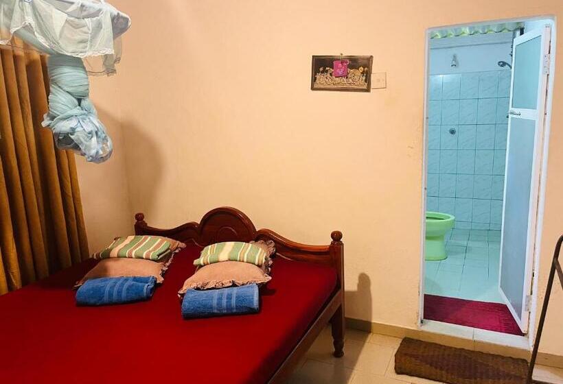 Номер Стандарт, Sinharaja Tour Hostel