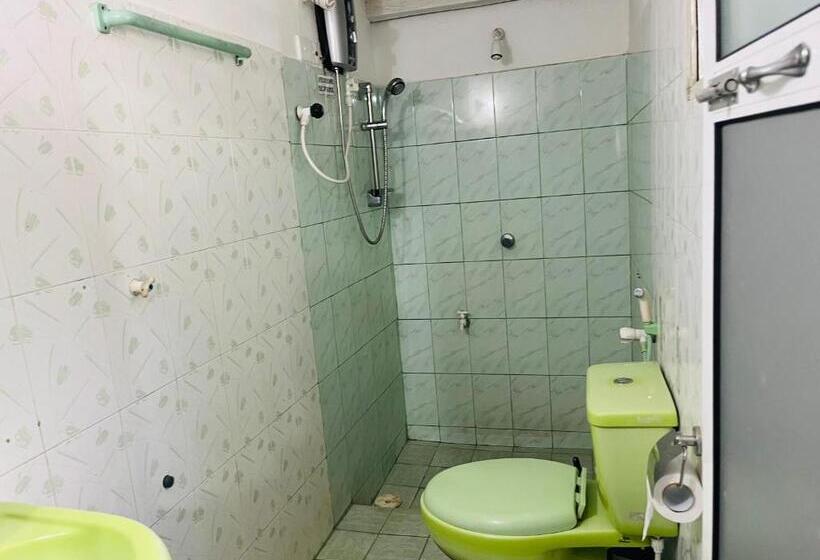 Номер Стандарт, Sinharaja Tour Hostel