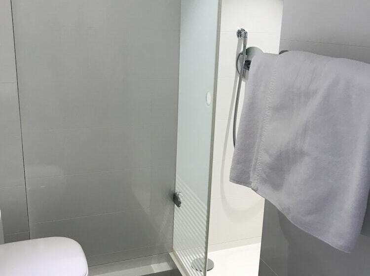 Семейный Номер, Brit Hotel Marvejols