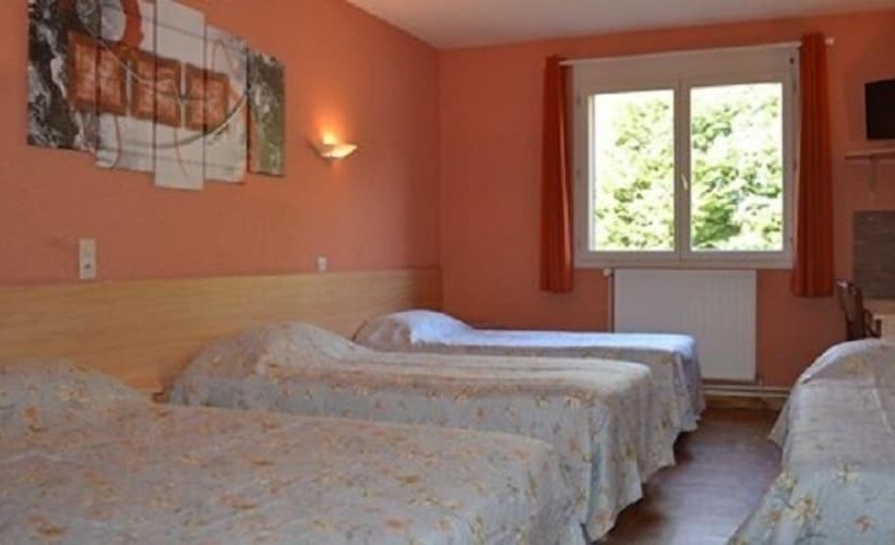 Семейный Номер, Hôtel De Courteilles