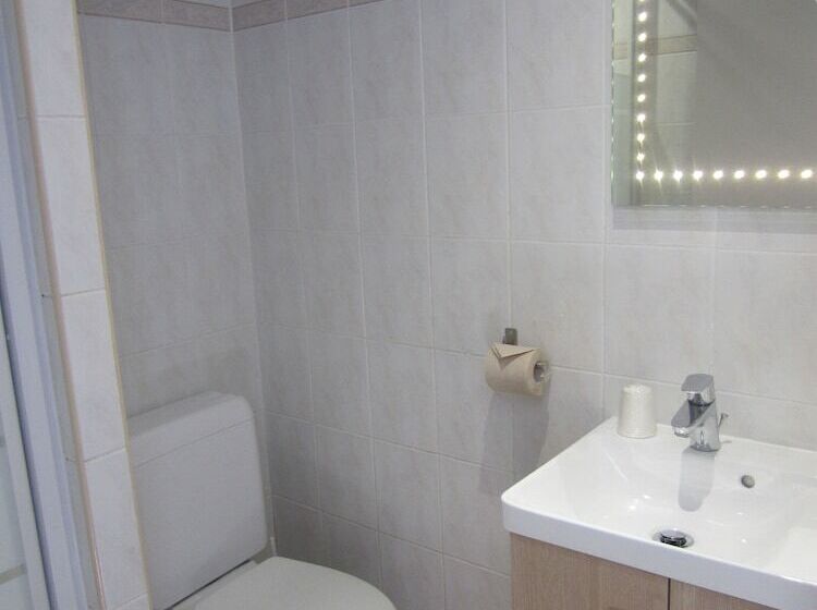 Четырехместный Номер Стандарт, The Originals Access, Hôtel Les Iris, Bercksurmer