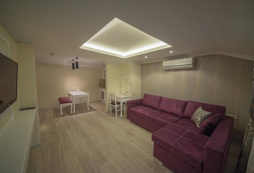 מיטת קינג בסוויטה, Yeniceri City