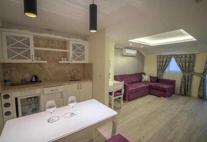מיטת קינג בסוויטה, Yeniceri City