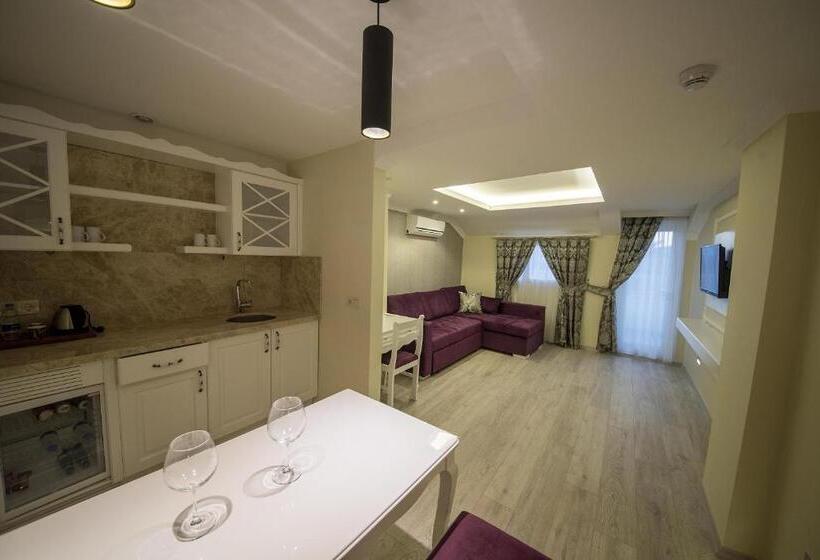 מיטת קינג בסוויטה, Yeniceri City