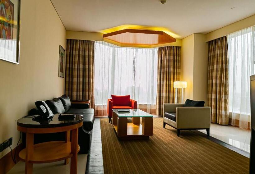 سوییت اجرایی, Lagos Continental