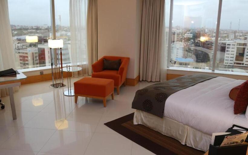 اتاق لوکس, Lagos Continental