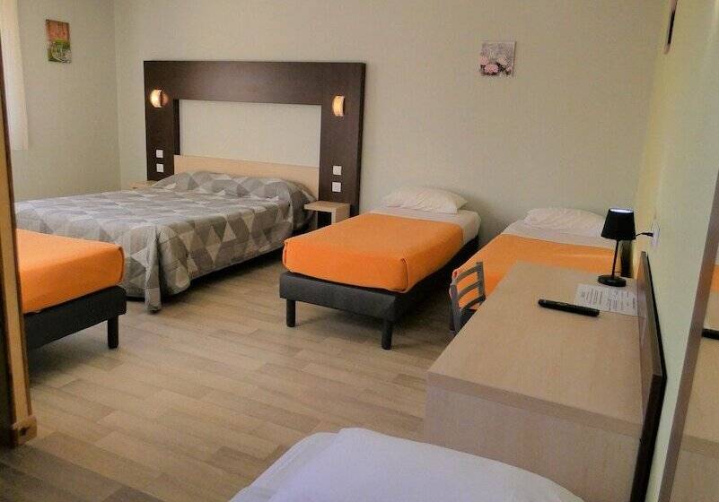 اتاق خانوادگی, Hôtel Azur Saint Junien Cit