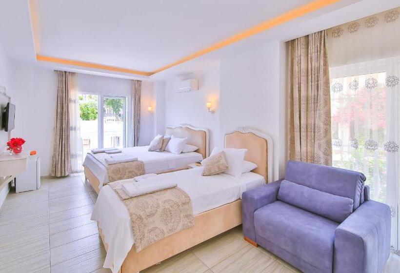 Трехместный Номер Deluxe, Linda Beach Class Hotel   Boutique Class