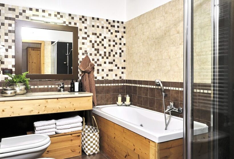 Полулюкс, Boutique Hotel E Chalets Salvadori